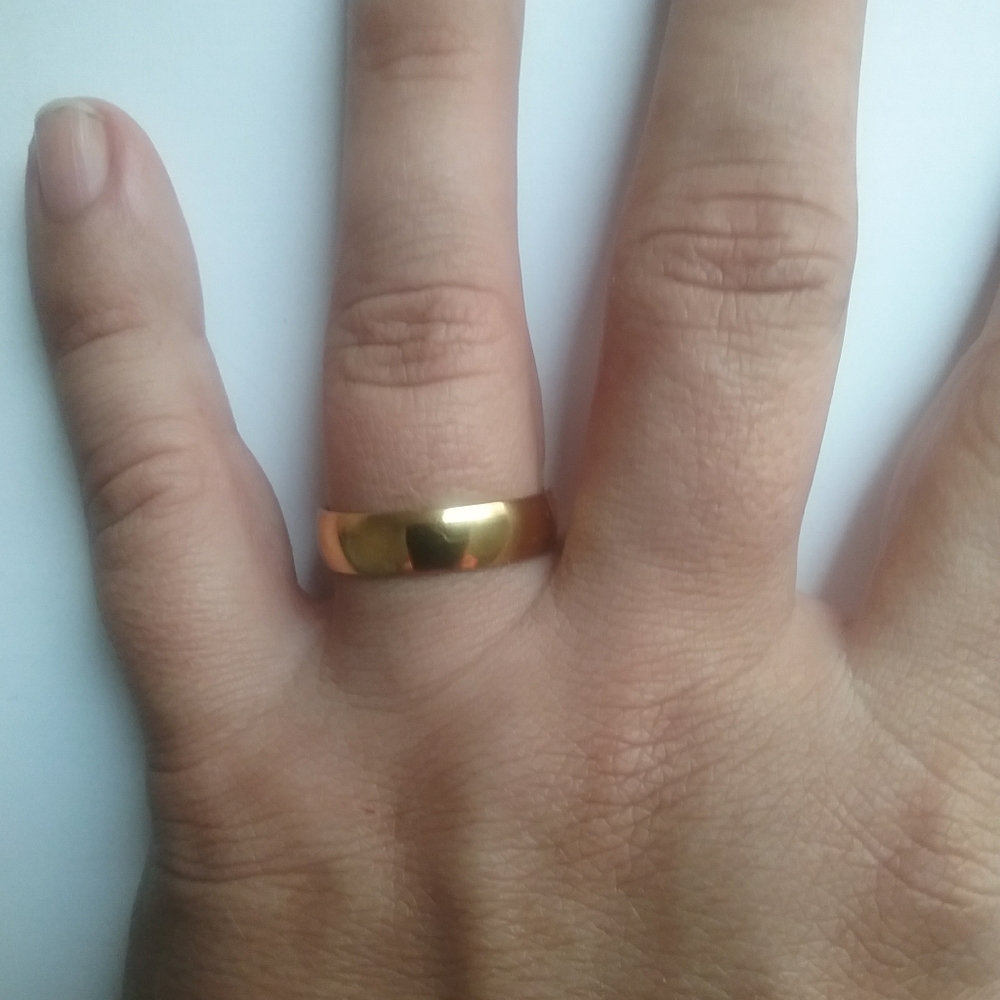 Gold Ring - Picture 3 of 4